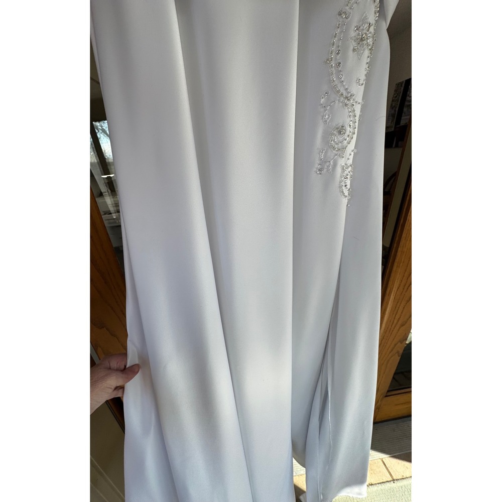 strapless satin white wedding gown from Essense of Australia with beading Size 8 - Picture 10 of 16